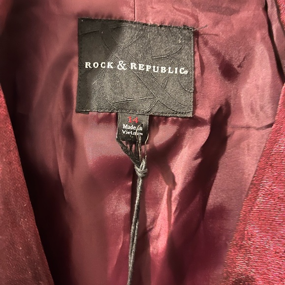 Rock & Republic- size 14- red metallic ‘Baroque’ fitted jacket. NWT. - Picture 2 of 5